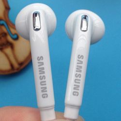 Auriculares cable jack 3,5mm Samsung originales Manos libres EO-EG920BW Hibridos con aletas Blanco