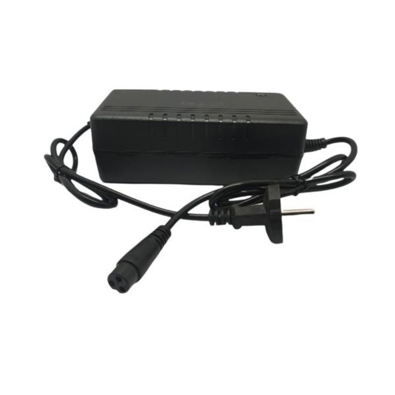 Cargador batería patinete con conector GX16 ⋆ Compatible con Kugoo M4 / smartGyro RockWay / Explorer ⋆ 54.6V ⋆ 2A