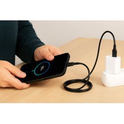 Cable de datos y carga tipo C a tipo C Negro ⋆ Longitud 1 metro ⋆ Compatible con dispositivos USB-C