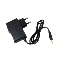 Cargador universal para tablet ⋆ Salida 5V 2A ⋆ Conector 2.5 mm ⋆ Entrada 100-240V ⋆ Compatible ⋆ Fuente de alimentación