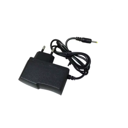 Cargador universal para tablet ⋆ Salida 5V 2A ⋆ Conector 2.5 mm ⋆ Entrada 100-240V ⋆ Compatible ⋆ Fuente de alimentación